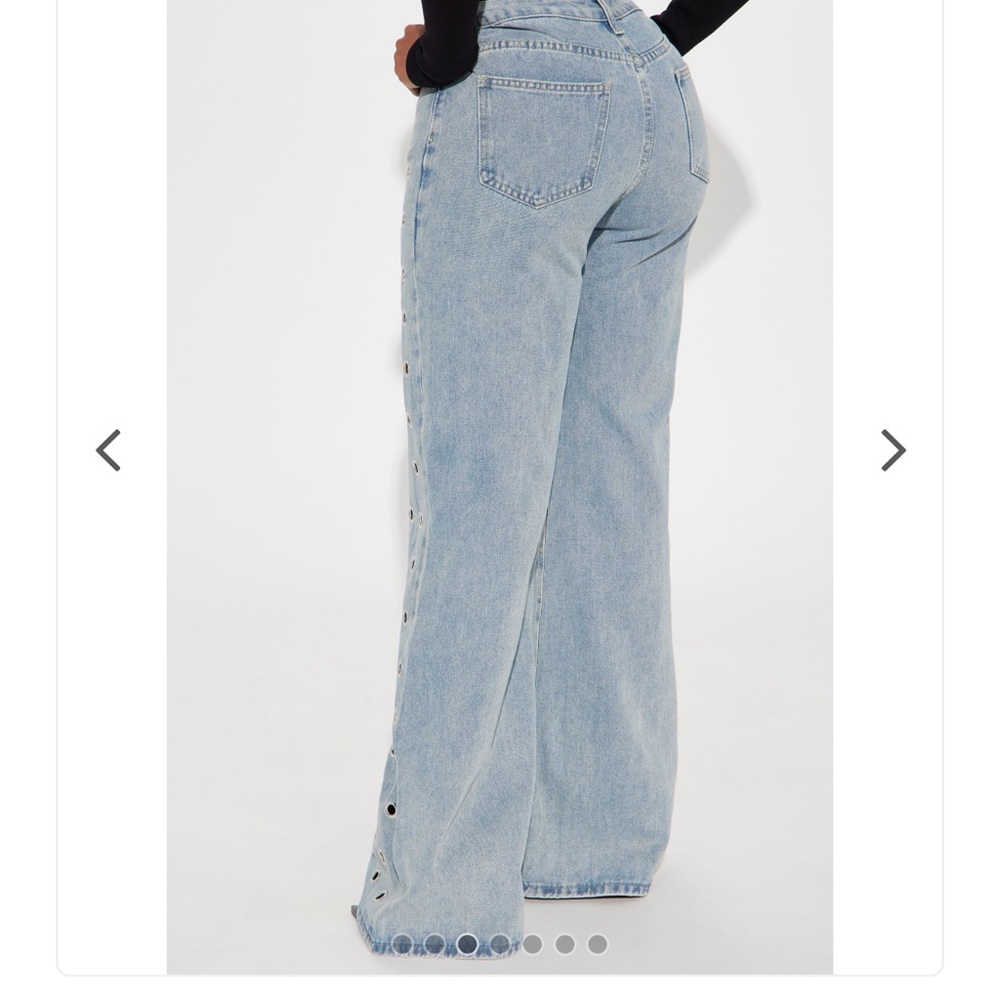 Throwing You Off Grommet Rigid Flare Jeans - Light Wash - Picture 3 of 3